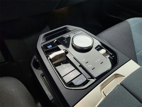 Used 2024 BMW iX xDrive50 w/ Premium Package image 17