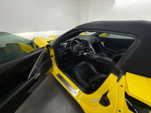 Used 2017 Chevrolet Corvette Stingray Convertible RWD image 10