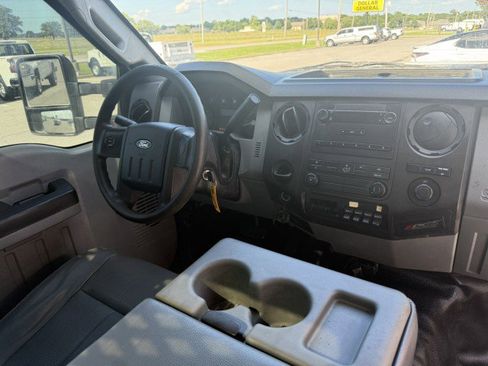 Used 2015 Ford F550 4x4 Regular Cab Super Duty image 8