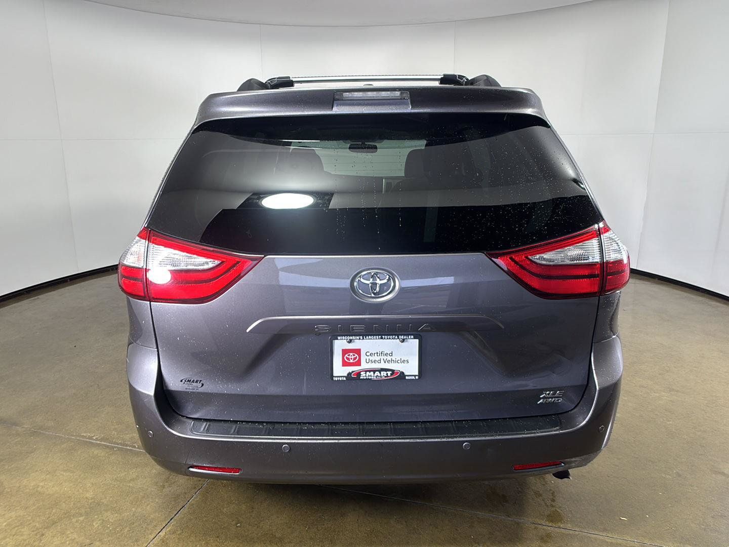 Used 2017 Toyota Sienna XLE w/ XLE Navigation Package AWD/4WD image 11