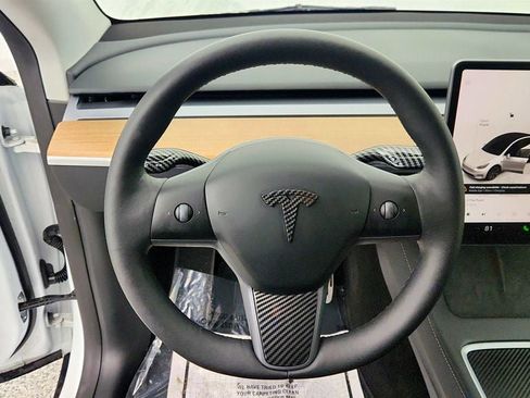 Used 2023 Tesla Model Y Long Range image 12