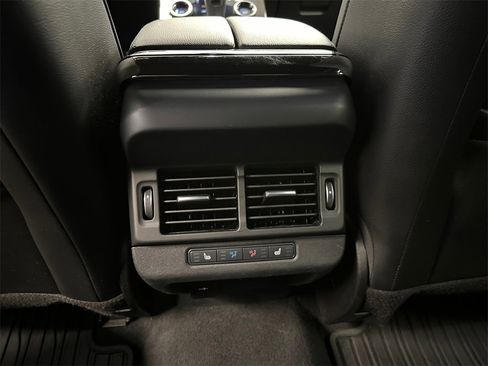 Used 2023 Land Rover Range Rover Evoque R-Dynamic SE image 16