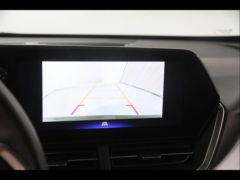 Used 2024 Chevrolet Trax LT w/ LT Convenience Package FWD image 13