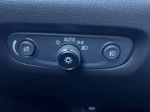 Used 2020 Chevrolet Traverse LT w/ Driver Confidence II Package image 41