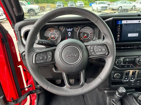 Used 2025 Jeep Wrangler Sport AWD/4WD image 21