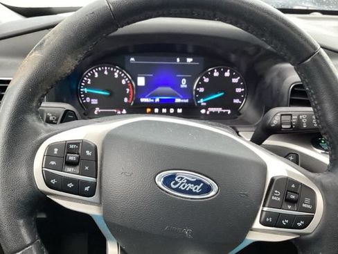 Used 2021 Ford Explorer XLT w/ Equipment Group 202A AWD/4WD image 31