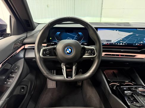 Used 2025 BMW i5 xDrive40 w/ Executive Package AWD/4WD image 18