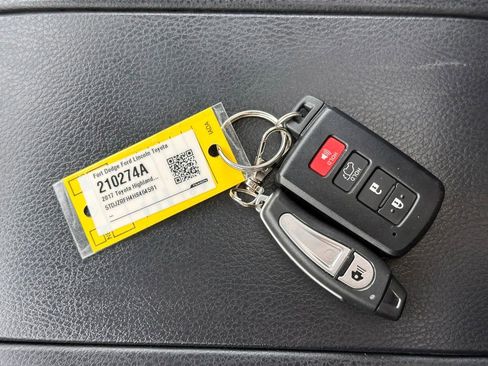 Used 2017 Toyota Highlander XLE image 40