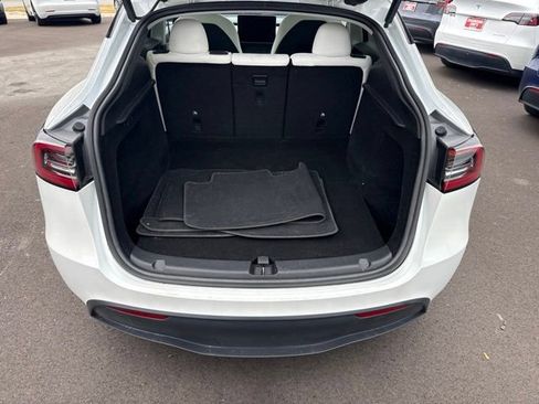 Used 2024 Tesla Model Y Long Range RWD image 16