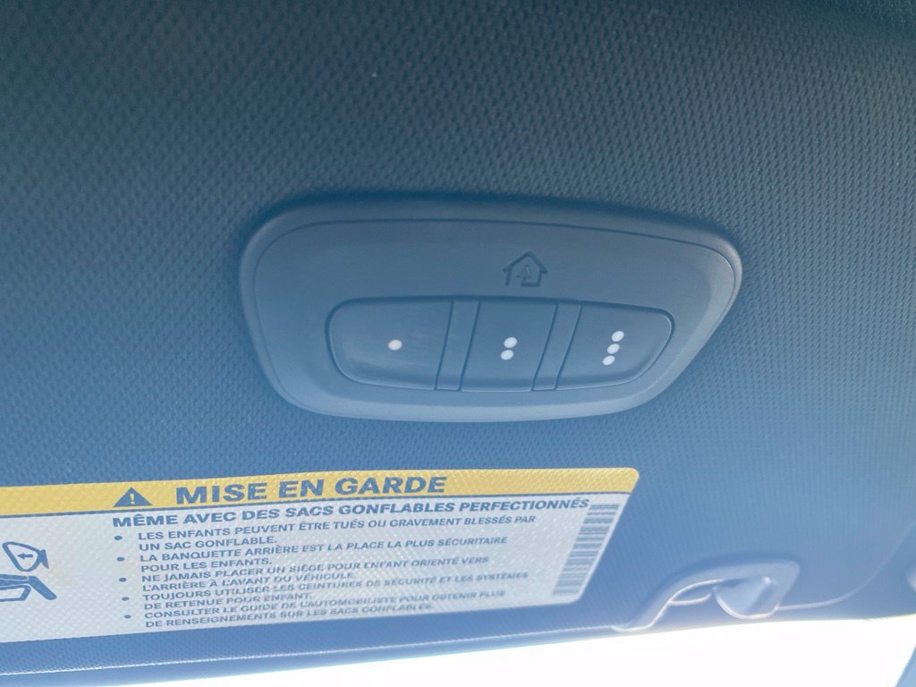 Used 2025 Chrysler Pacifica Limited FWD image 25