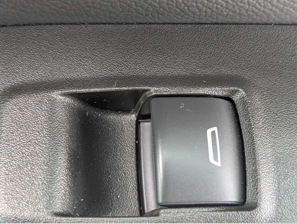 Used 2024 Chevrolet Equinox LT AWD/4WD image 32