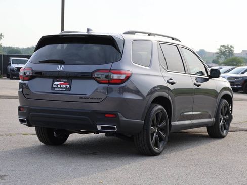 Used 2025 Honda Pilot Black Edition image 9