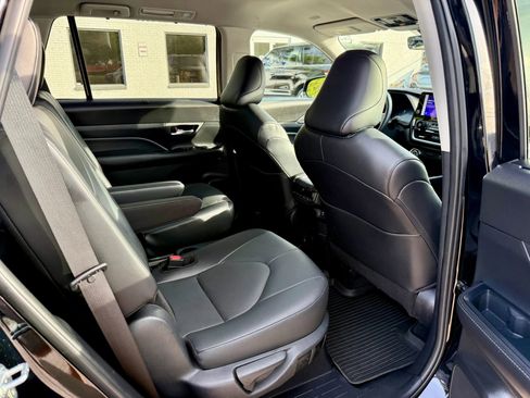 Used 2024 Toyota Grand Highlander AWD image 12