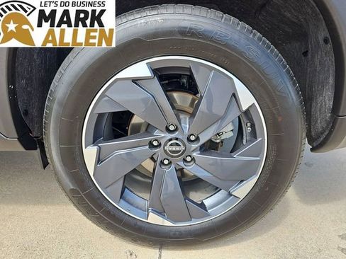 Used 2025 Nissan Rogue SV FWD image 32