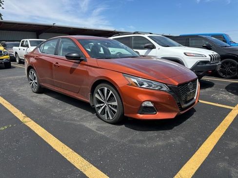 Used 2021 Nissan Altima 2.5 SR w/ SR Premium Package AWD/4WD image 1
