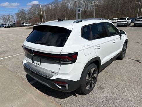 New 2026 Volkswagen Taos SE AWD/4WD image 7