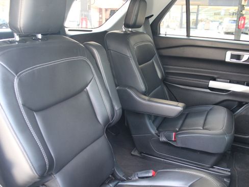 Used 2022 Ford Explorer XLT w/ Equipment Group 202A image 17