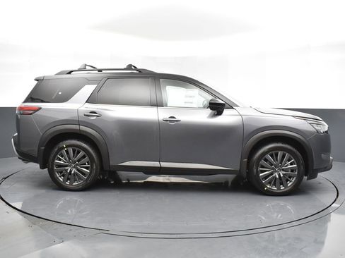 Certified 2025 Nissan Pathfinder SL w/ SL Premium Package image 4