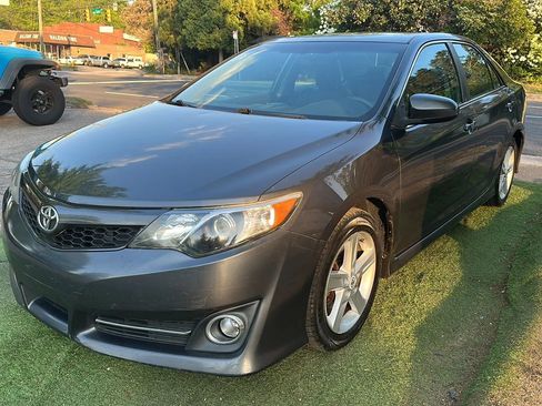 Used 2012 Toyota Camry SE image 3