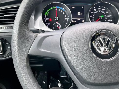 Used 2016 Volkswagen e-Golf SE FWD image 24