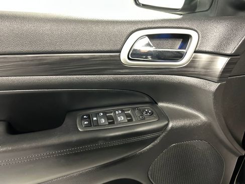 Used 2022 Jeep Grand Cherokee Laredo E image 14