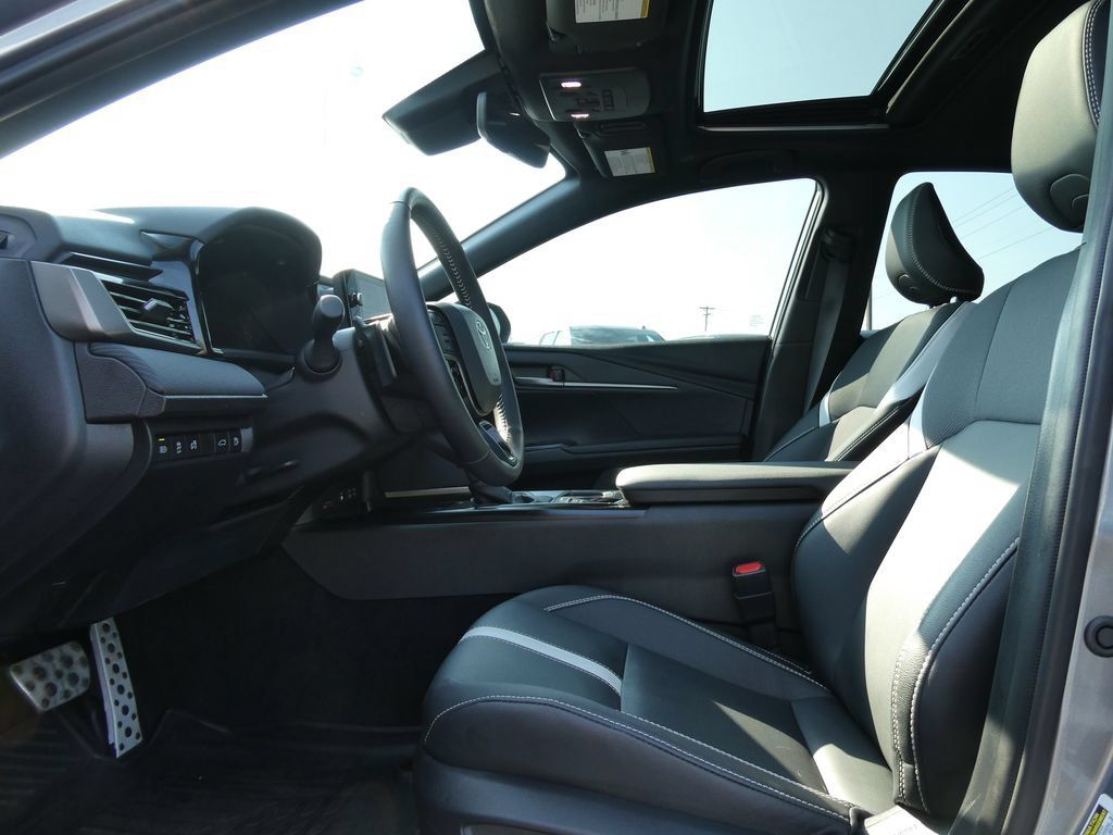 Used 2026 Toyota Camry SE w/ Multimedia Upgrade Package FWD image 21