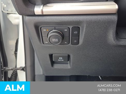 Used 2025 Ford Expedition Active AWD/4WD image 30