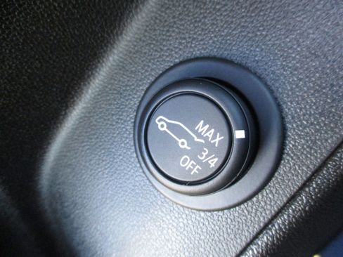 Used 2024 Chevrolet Equinox LT image 34