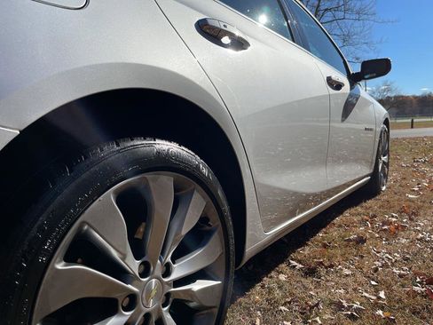 Used 2017 Chevrolet Malibu Premier w/ Premier Sun and Wheel Package image 5