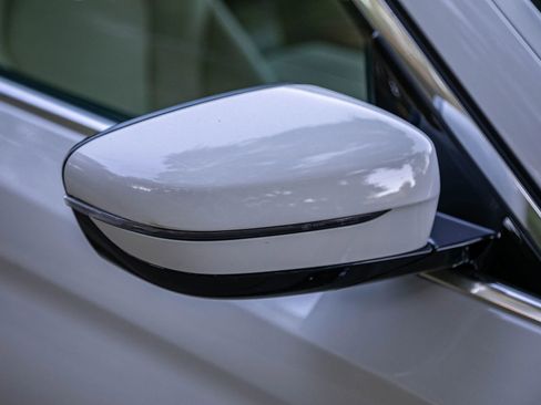 Used 2019 BMW 530e w/ Convenience Package image 19