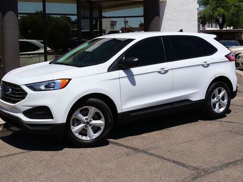 Used 2021 Ford Edge SE FWD image 3