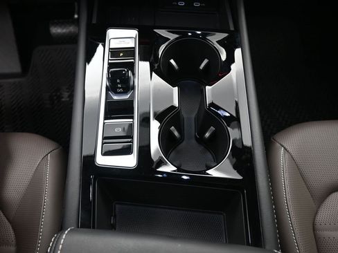 Used 2025 Volkswagen Atlas SEL image 14