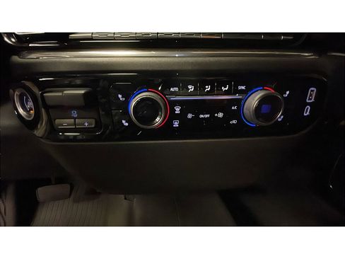 Used 2023 Chevrolet Silverado 1500 LT image 14