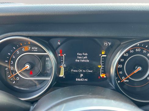 Used 2023 Jeep Wrangler Unlimited Sahara AWD/4WD image 15