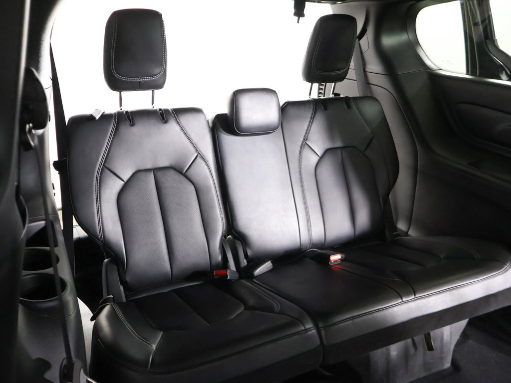 Used 2025 Chrysler Pacifica Select FWD image 37