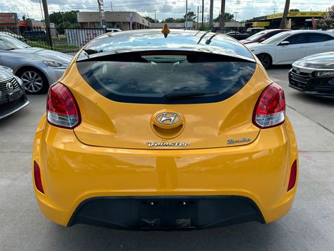 Used 2013 Hyundai Veloster FWD image 4