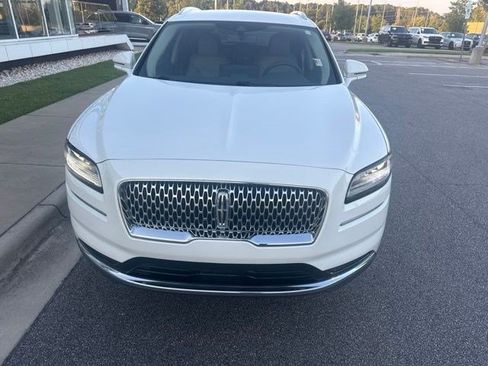 Used 2022 Lincoln Nautilus FWD w/ Premium Package image 3