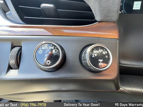 Used 2017 Cadillac Escalade ESV Luxury AWD/4WD image 28