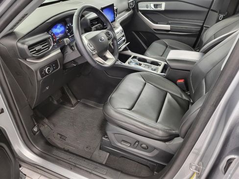 Used 2023 Ford Explorer XLT w/ Equipment Group 202A AWD/4WD image 10