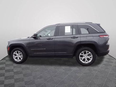Used 2023 Jeep Grand Cherokee Limited image 2