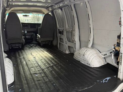 Used 2014 Chevrolet Express 1500 image 17