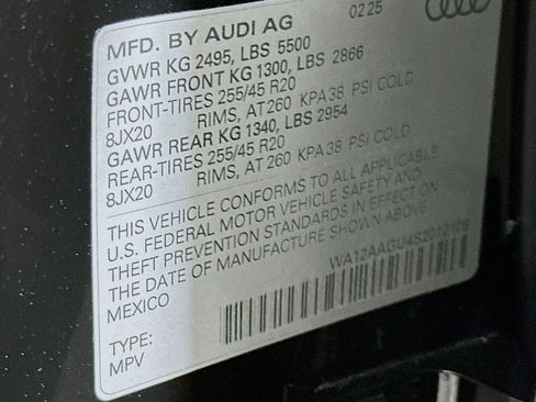 Used 2025 Audi Q5 Premium Plus w/ Premium Plus image 24