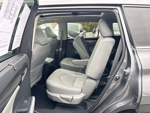 Used 2024 Toyota Highlander Platinum image 19