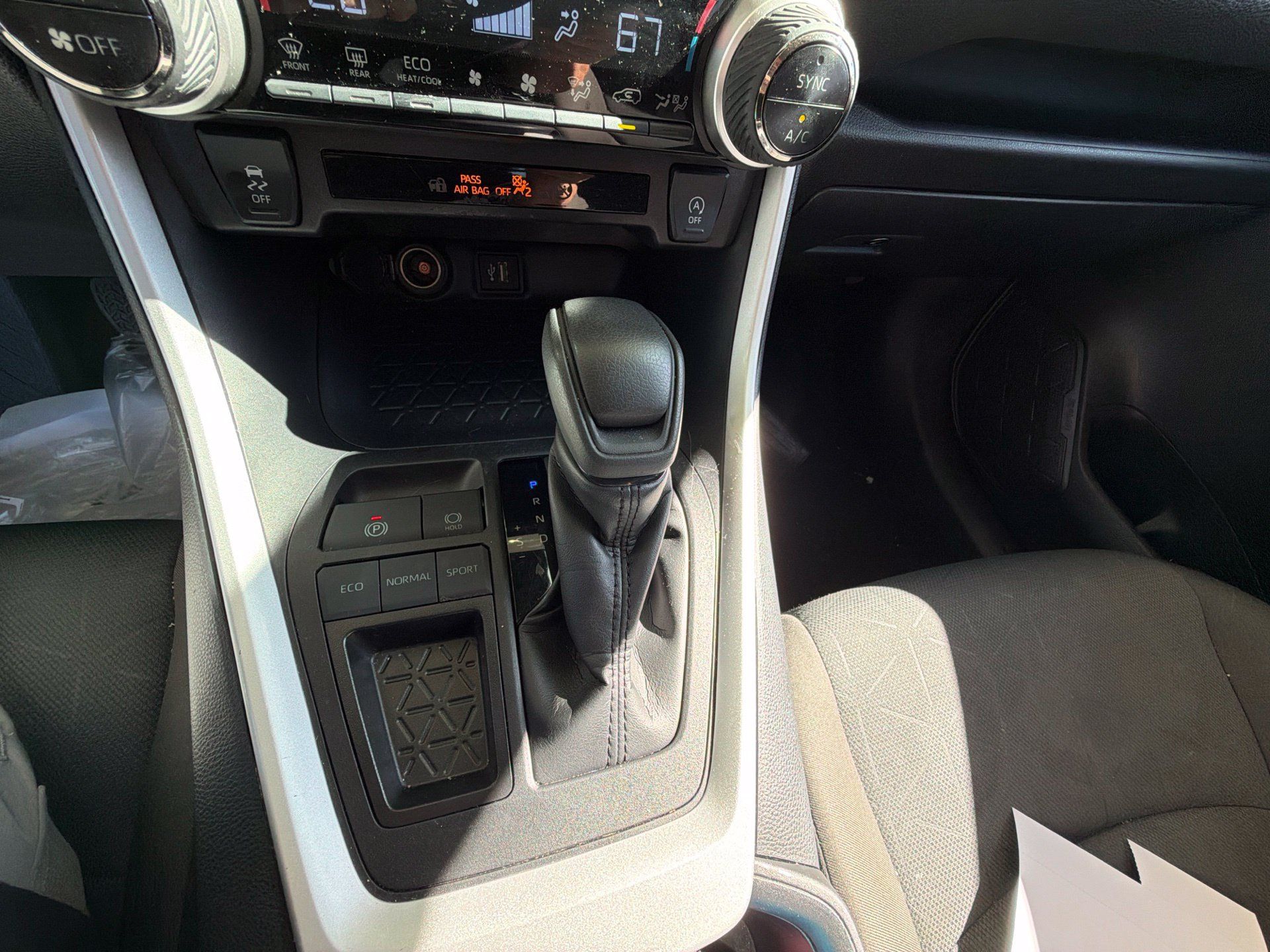 Certified 2025 Toyota RAV4 XLE FWD image 20