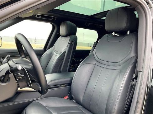 Used 2025 Land Rover Range Rover Sport SE image 30