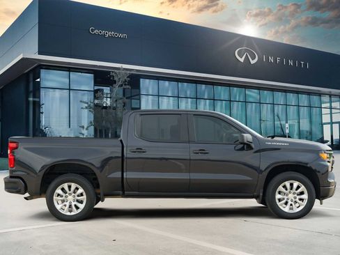 Used 2022 Chevrolet Silverado 1500 Custom image 3