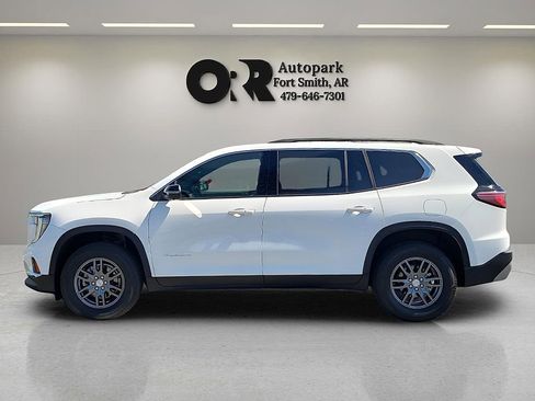 Used 2025 GMC Acadia Elevation image 3