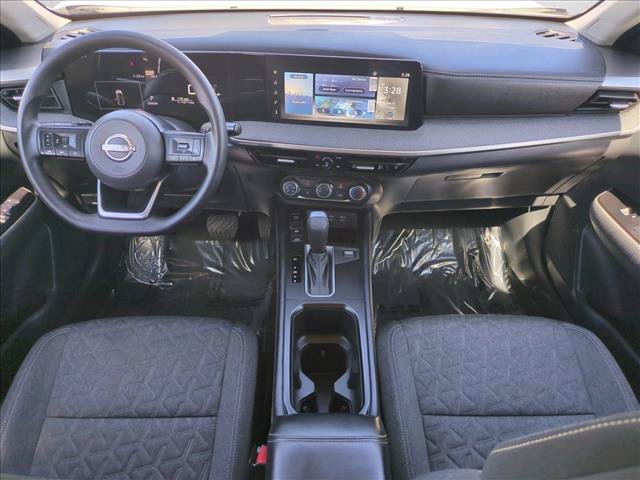 Used 2025 Nissan Kicks SV AWD/4WD image 16