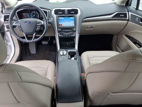 Used 2017 Ford Fusion SE w/ Fusion SE Technology Package FWD image 7