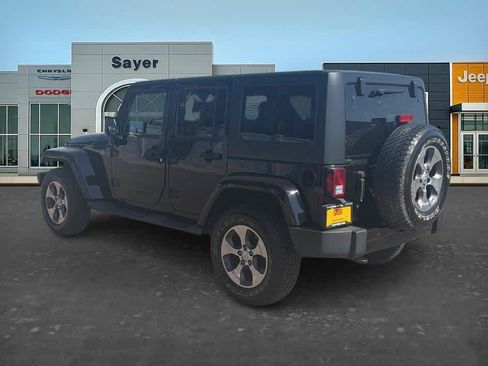 Used 2017 Jeep Wrangler Unlimited Sahara w/ Connectivity Group AWD/4WD image 5